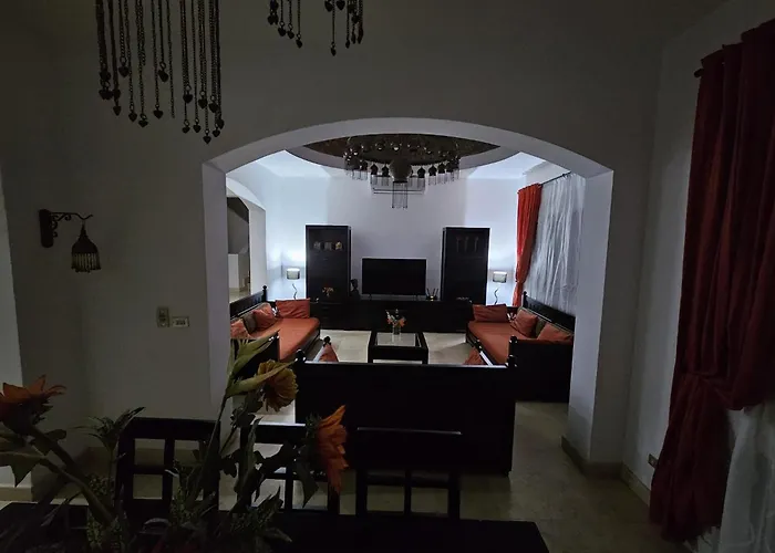 Private Heated Pool & Enclosed Garden فيلة *