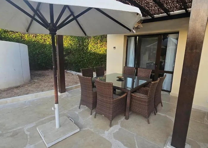 Private Heated Pool & Enclosed Garden *