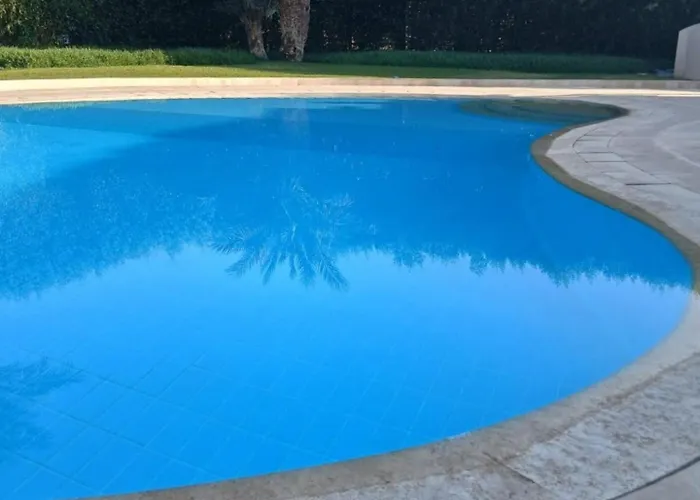 Private Heated Pool & Enclosed Garden الغردقة